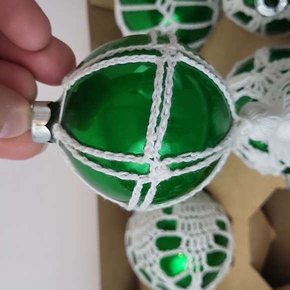 Set Of 12 Vintage Green Glass Crochet Ball Christmas Ornaments - Picture 8 of 11